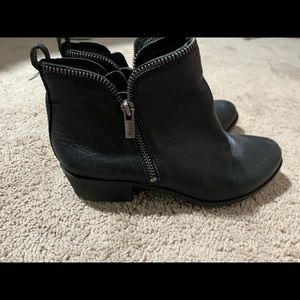 Kids size 2M Side zip boot
